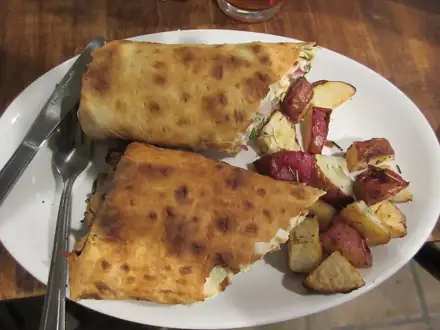 Лаваш-ролл с сыром и зеленью