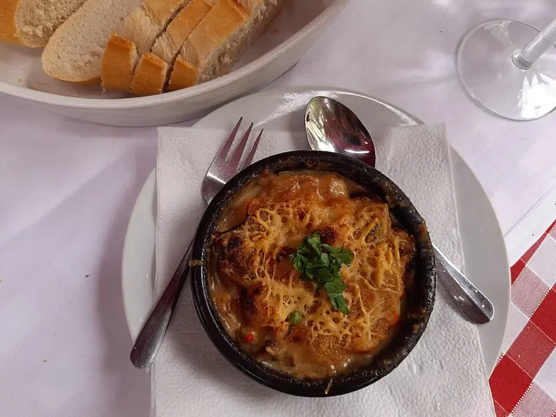 Запеканка из макарон с сыром и яйцом